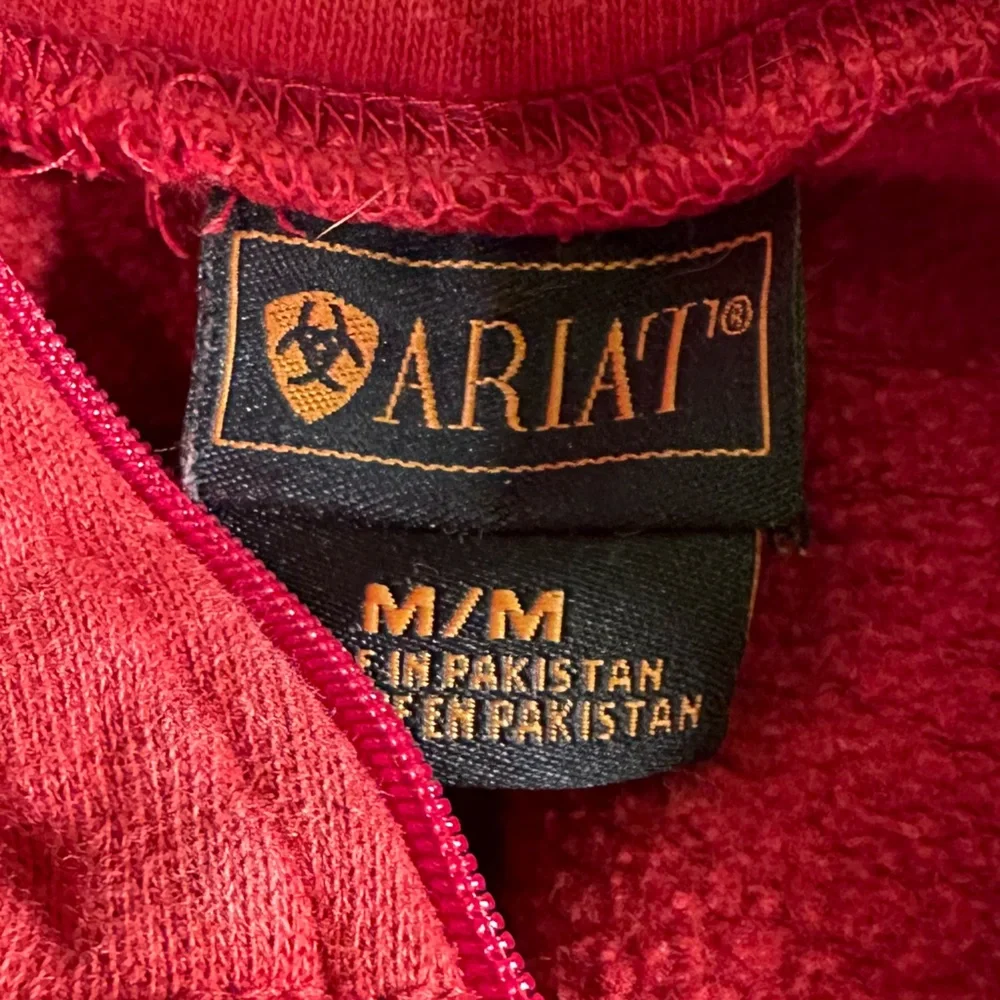 Ariat Women’s 1/4 Zip Red Fleece Pullover Ariat Spellout Size Medium - Picture 3 of 7
